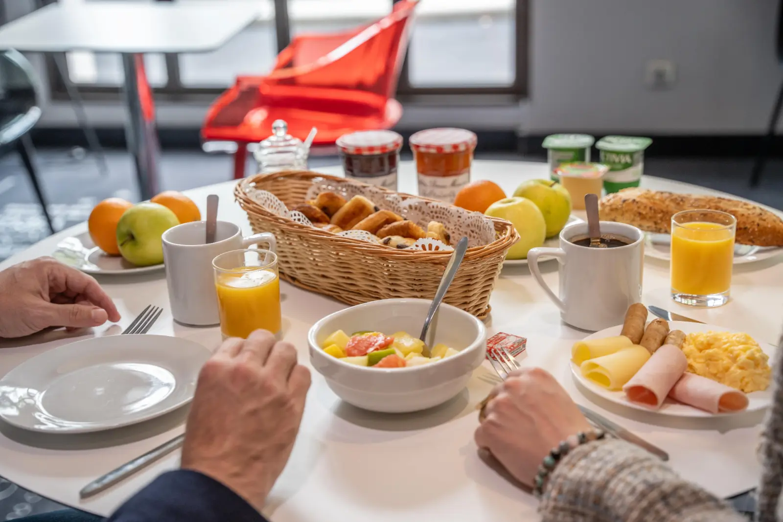 Petit déjeuner buffet à l'hôtel